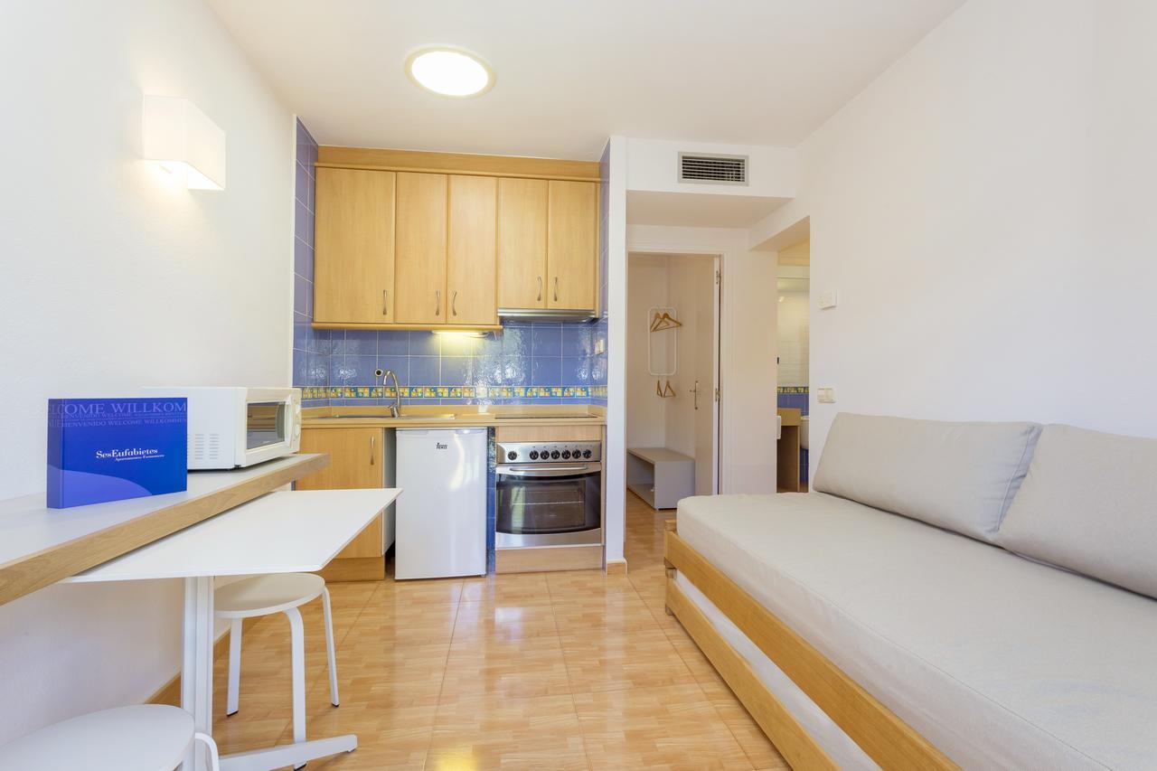 Ses Eufabietes Apartments & Restaurant Playa Migjorn Eksteriør bilde