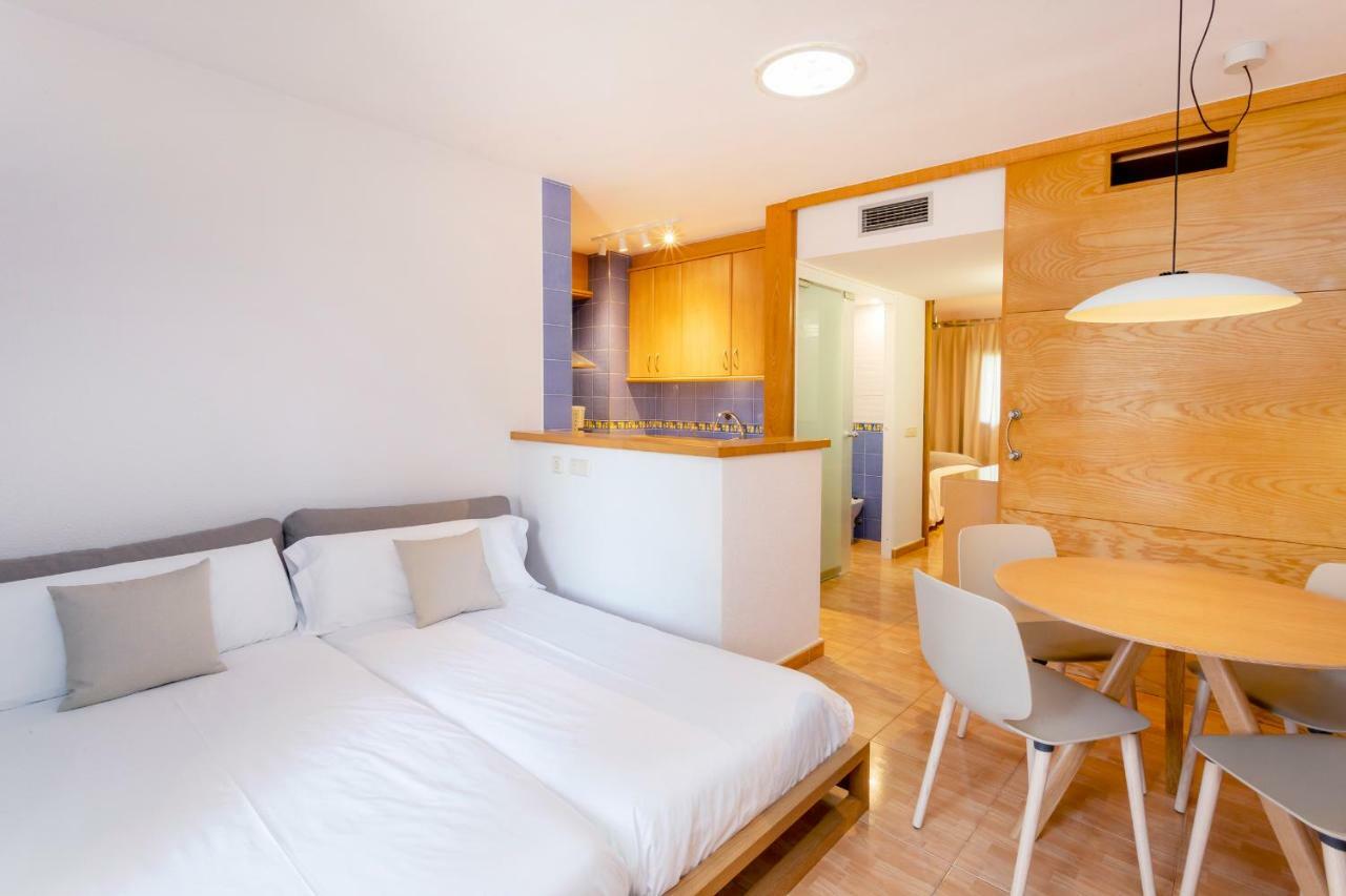 Ses Eufabietes Apartments & Restaurant Playa Migjorn Eksteriør bilde
